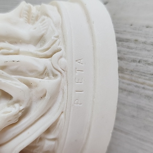 La Pieta Michaelangelo Jesus Christ Virgin Mary 3.75" statue catholic religious - Picture 2 of 9